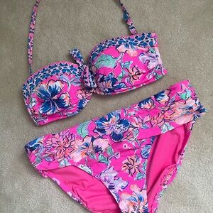 Floral Pink Swimwear Set 
Top size 6
Bottoms size 12